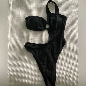 New Black One-Shoulder Cut out Swimsuit